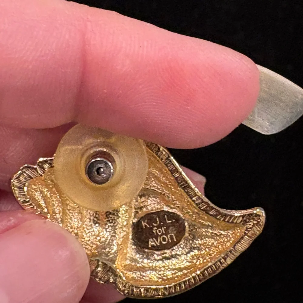 KJL for Avon Gold-Tone Shell Pierced Earrings - Picture 3 of 3